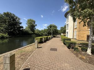 Canal to front- click for photo gallery